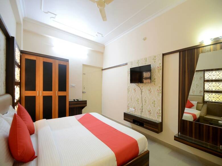 Oyo 12724 Hotel Stay Bridge