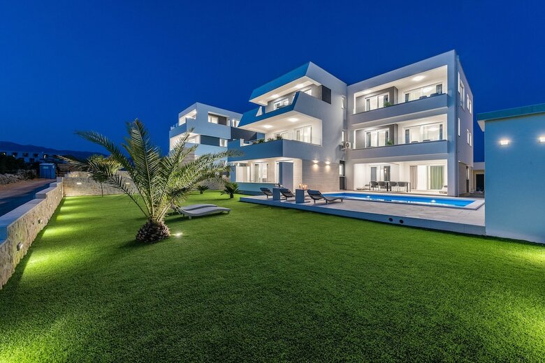 Hotel Pool Villas Maris