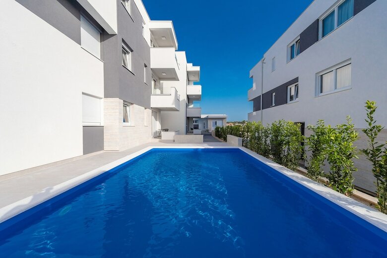 Hotel Pool Villas Maris