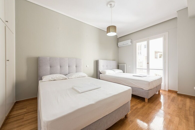 Victoria Black Pearl Apartments