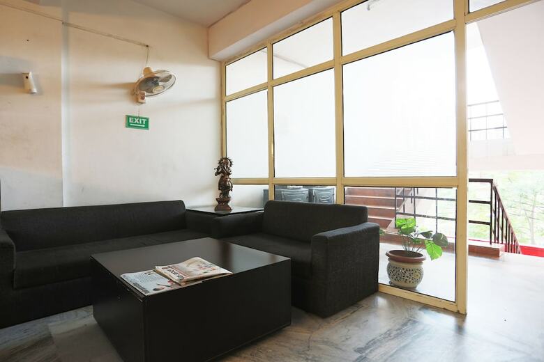 Hotel Oyo 14654 Brs Homes