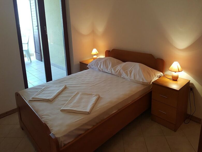 Maru Apartments