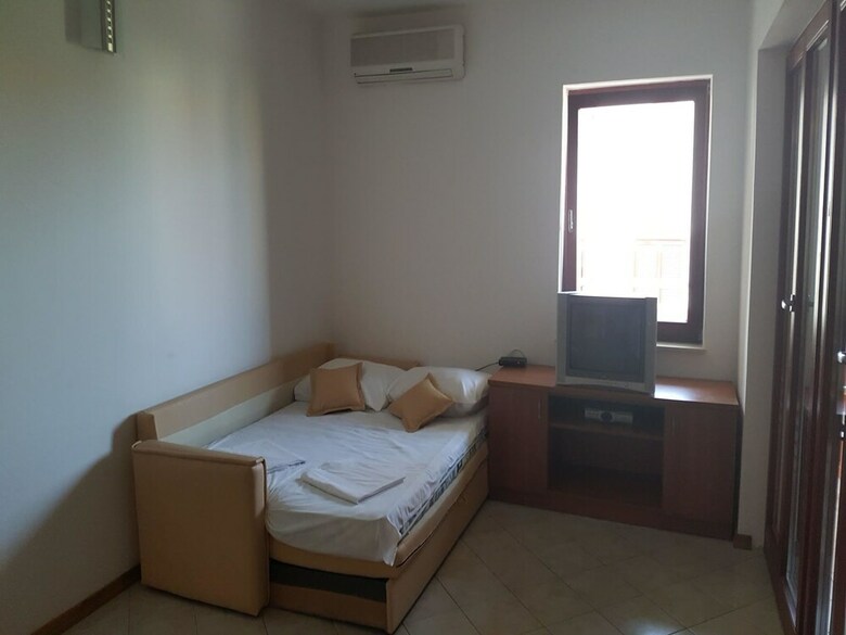 Maru Apartments