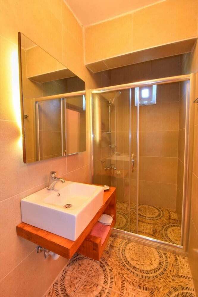 Sweet Home River Hotel