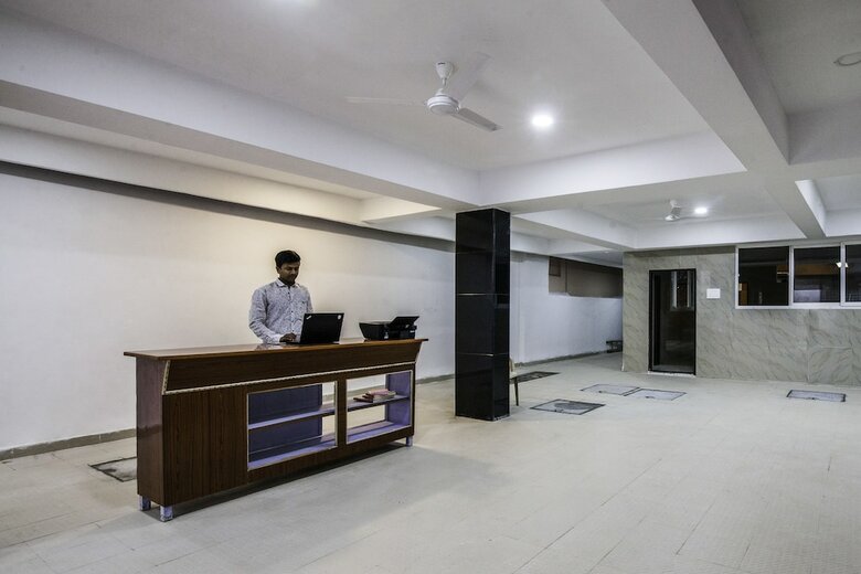 Oyo 27720 V Hotel Gachibowli