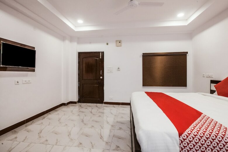 Oyo 27720 V Hotel Gachibowli