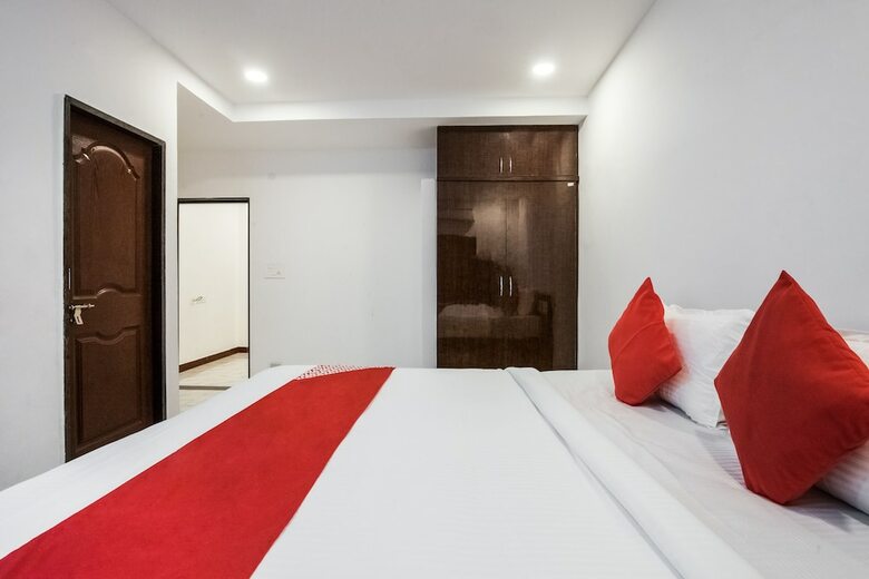 Oyo 27720 V Hotel Gachibowli