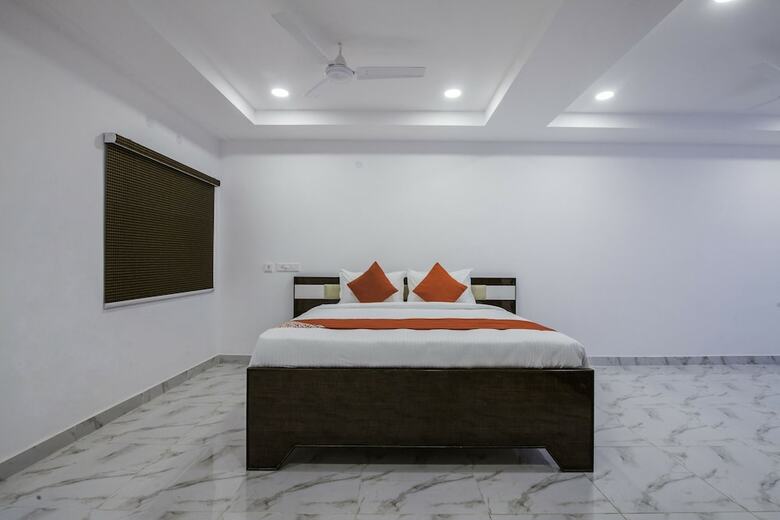 Oyo 27720 V Hotel Gachibowli
