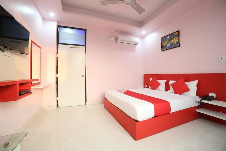 Oyo 24220 Hotel Bohra International