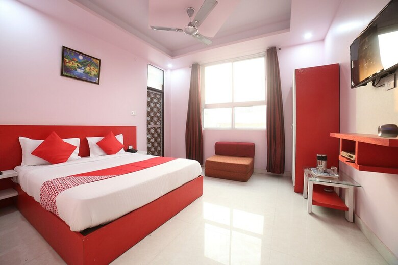 Oyo 24220 Hotel Bohra International