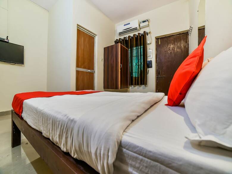Hotel Oyo 26605 Bharat Guest House