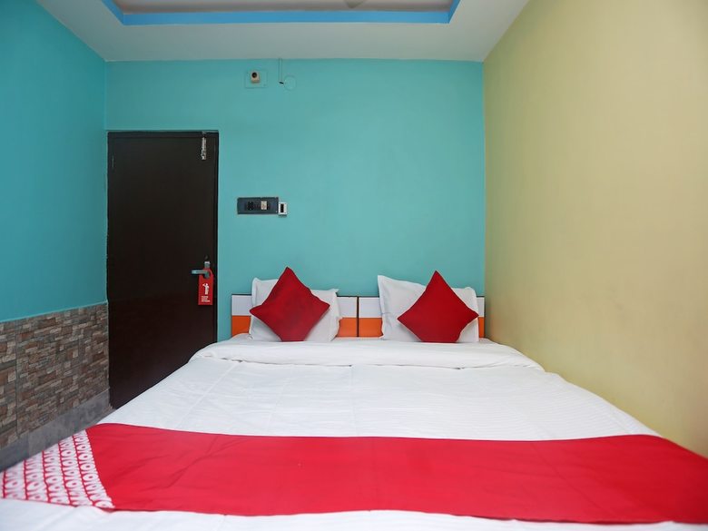 Oyo 22232 Hotel Continental & Lodge