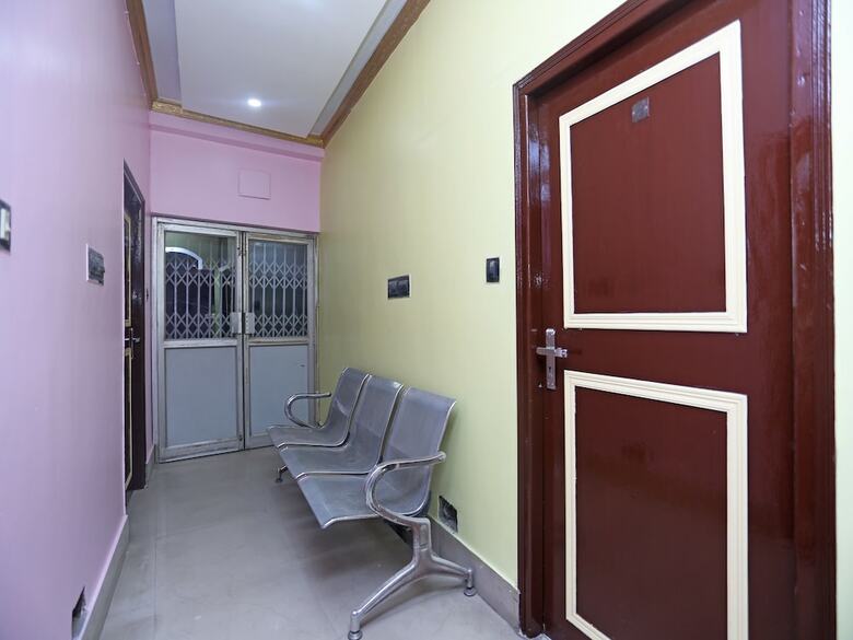 Oyo 22232 Hotel Continental & Lodge
