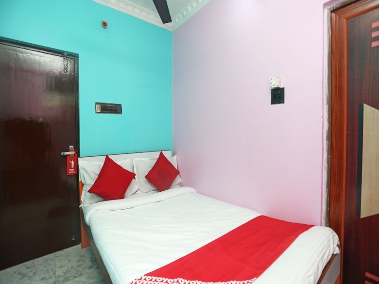 Oyo 22232 Hotel Continental & Lodge