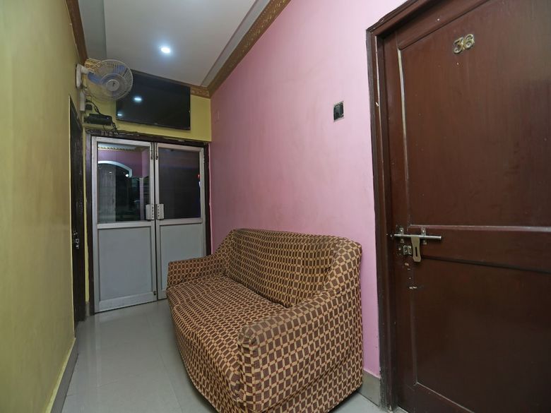Oyo 22232 Hotel Continental & Lodge