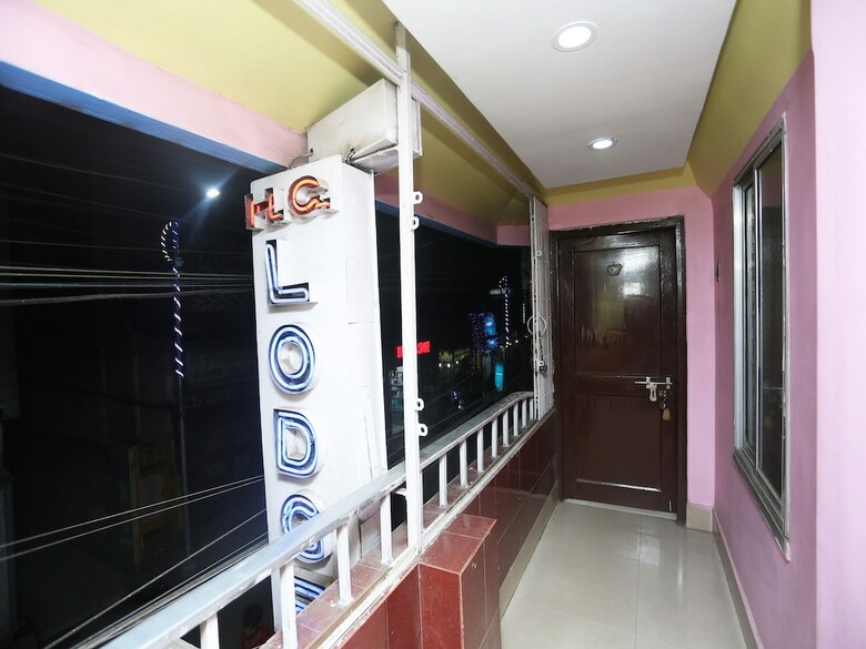 Oyo 22232 Hotel Continental & Lodge