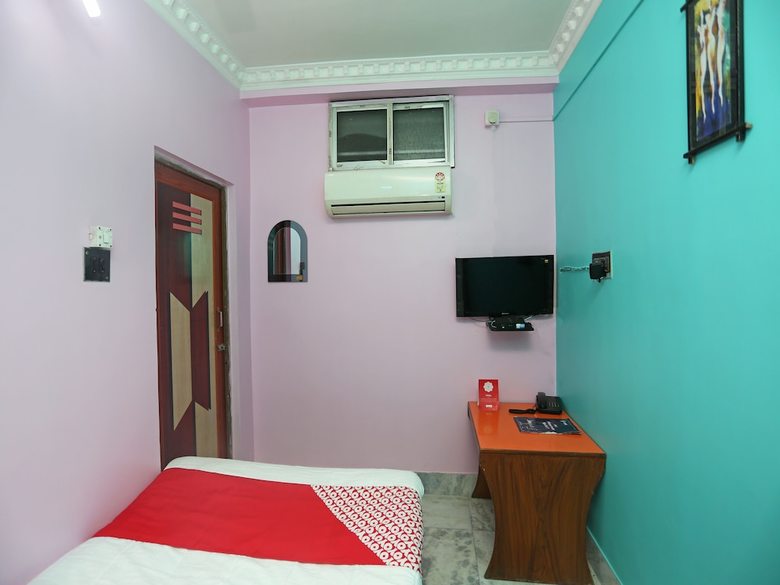 Oyo 22232 Hotel Continental & Lodge