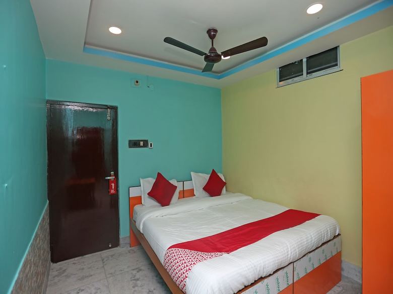 Oyo 22232 Hotel Continental & Lodge
