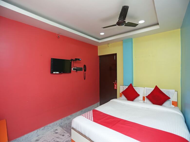 Oyo 22232 Hotel Continental & Lodge