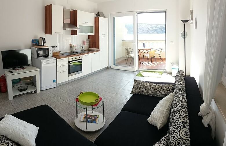 Apartments Next To The Sea Maris
