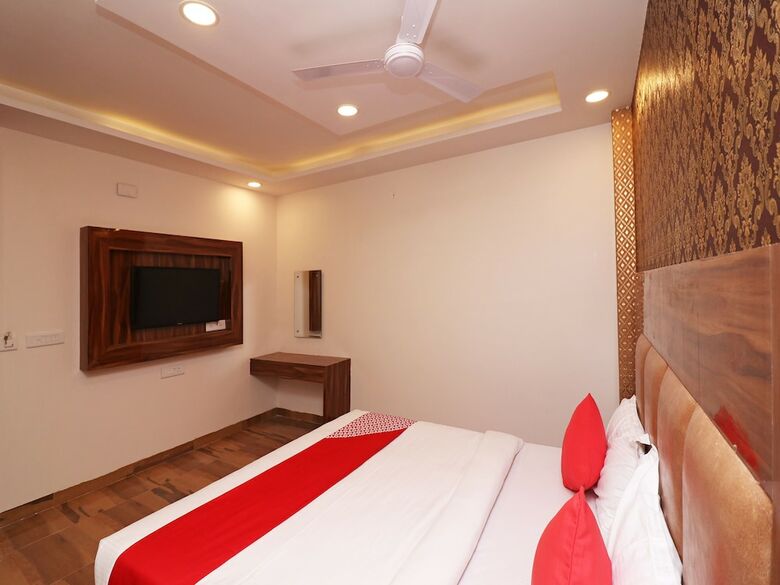 Oyo 27009 Hotel Olivia Inn