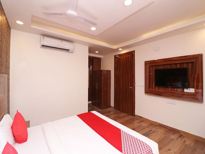 Oyo 27009 Hotel Olivia Inn