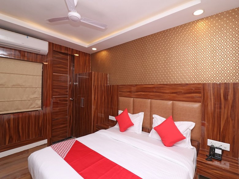 Oyo 27009 Hotel Olivia Inn