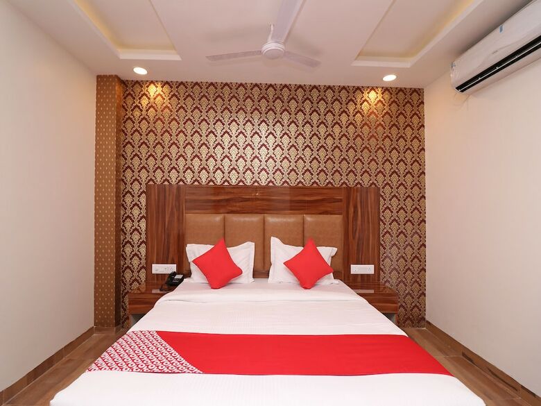 Oyo 27009 Hotel Olivia Inn