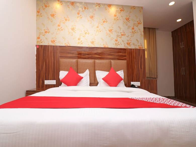 Oyo 27009 Hotel Olivia Inn