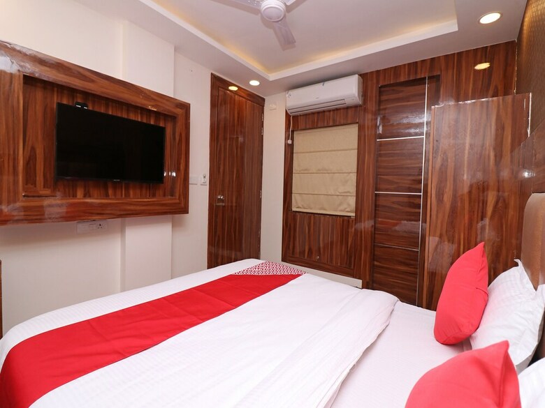 Oyo 27009 Hotel Olivia Inn