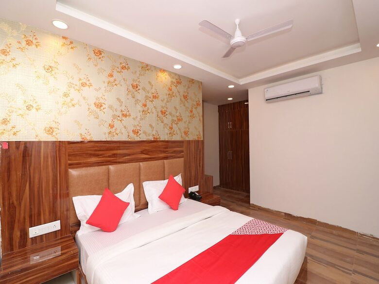 Oyo 27009 Hotel Olivia Inn