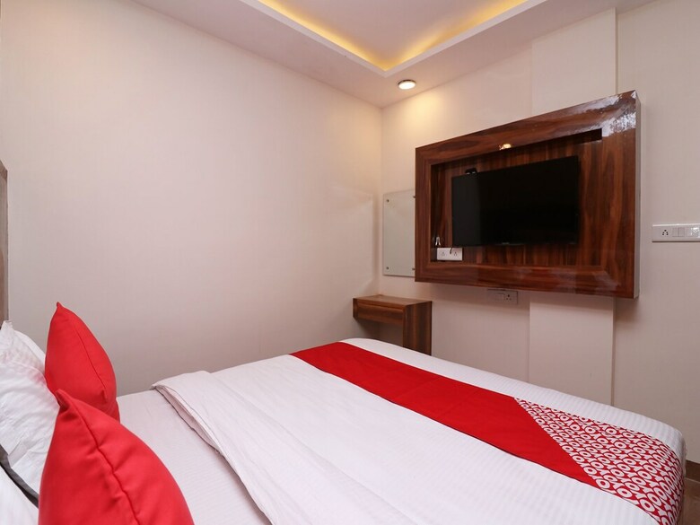 Oyo 27009 Hotel Olivia Inn