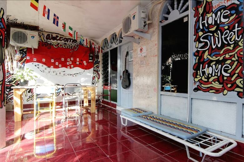 Hotel De'oplet Homestay & Gallery