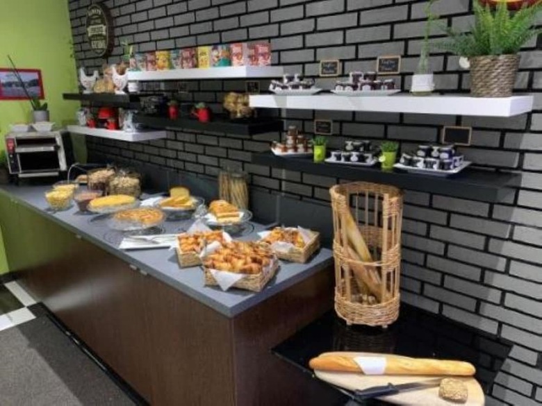 Enzo Hotel Br�tigny