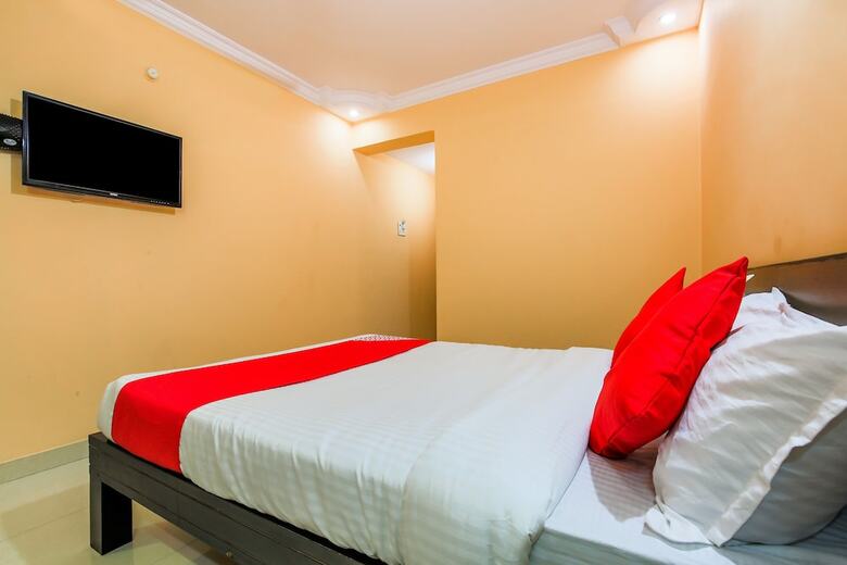 Hotel Oyo 23035 Srinivas Residency