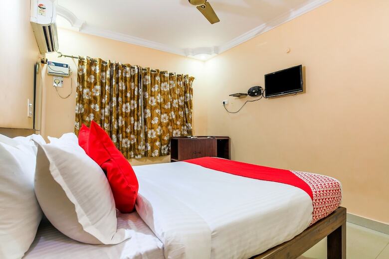 Hotel Oyo 23035 Srinivas Residency