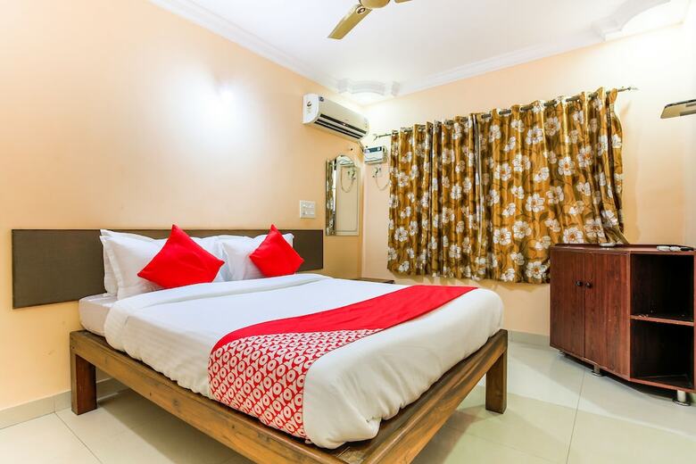 Hotel Oyo 23035 Srinivas Residency
