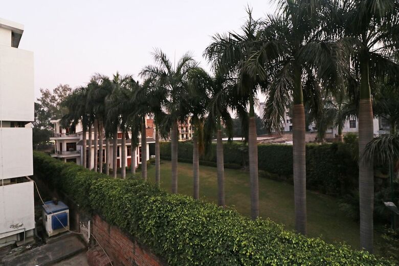 Oyo 26911 Kcg Hotels