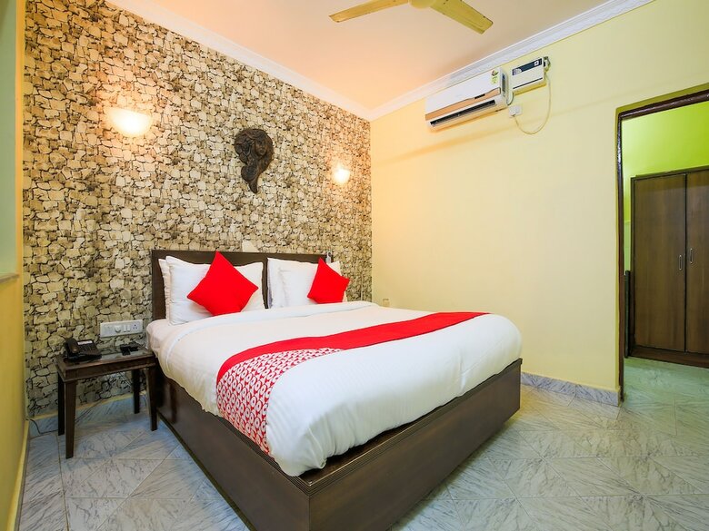 Oyo 24659 Lucky Star Hotel