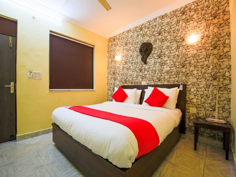 Oyo 24659 Lucky Star Hotel