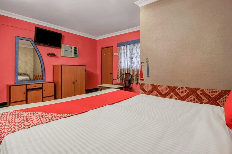 Hotel Oyo 26562 Dazzle Lodge