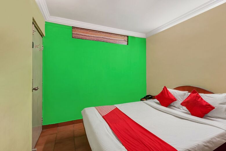 Hotel Oyo 26562 Dazzle Lodge