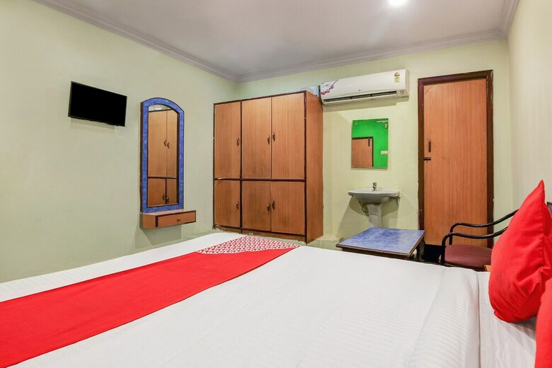 Hotel Oyo 26562 Dazzle Lodge