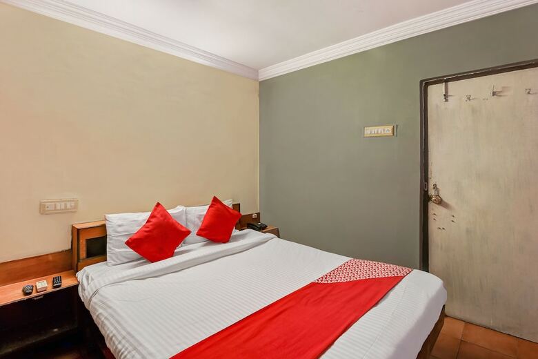 Hotel Oyo 26562 Dazzle Lodge