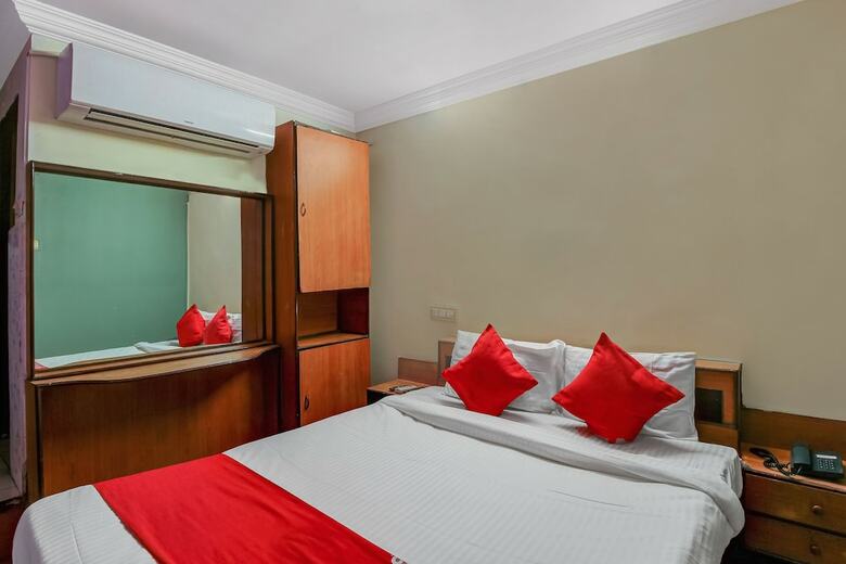 Hotel Oyo 26562 Dazzle Lodge