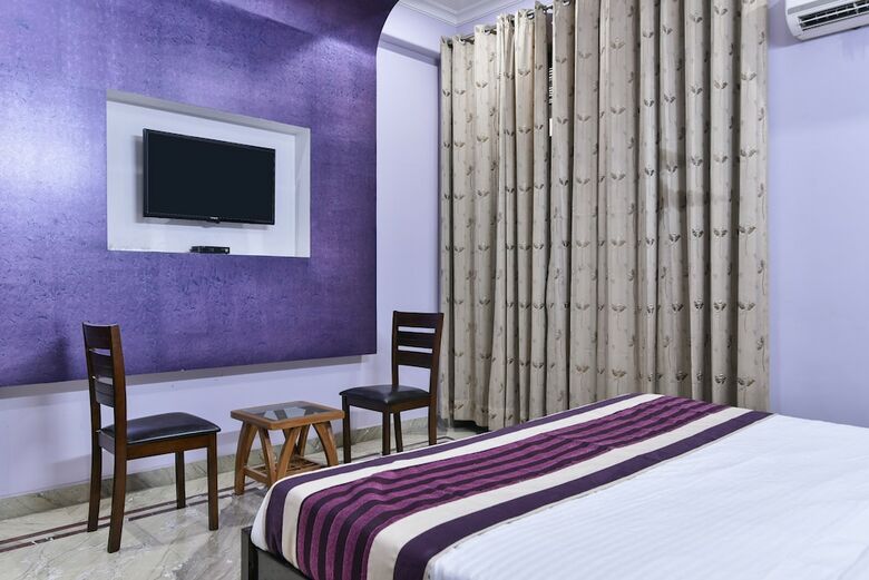 Hotel Oyo 23628 Greno House