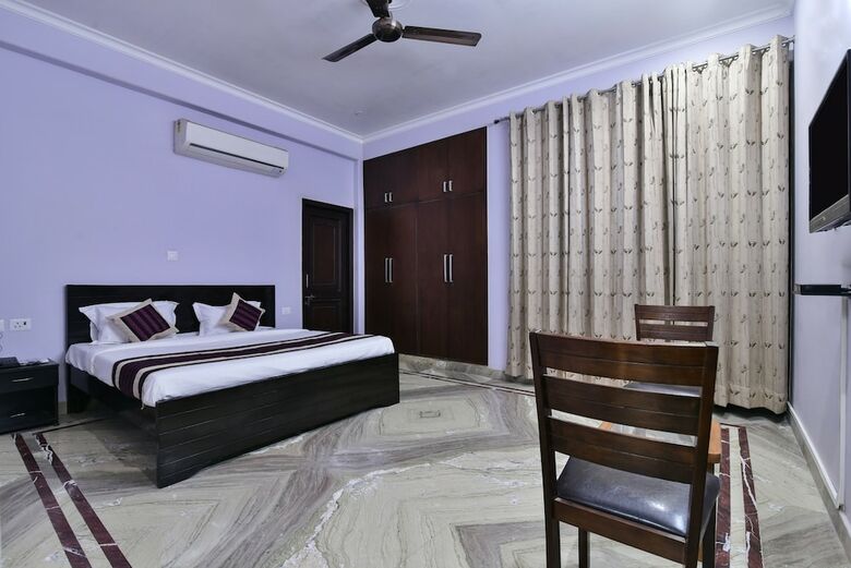 Hotel Oyo 23628 Greno House