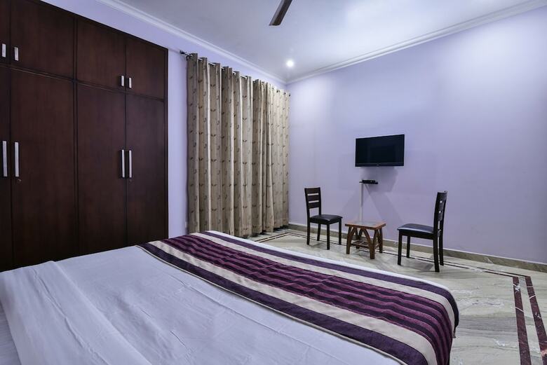 Hotel Oyo 23628 Greno House