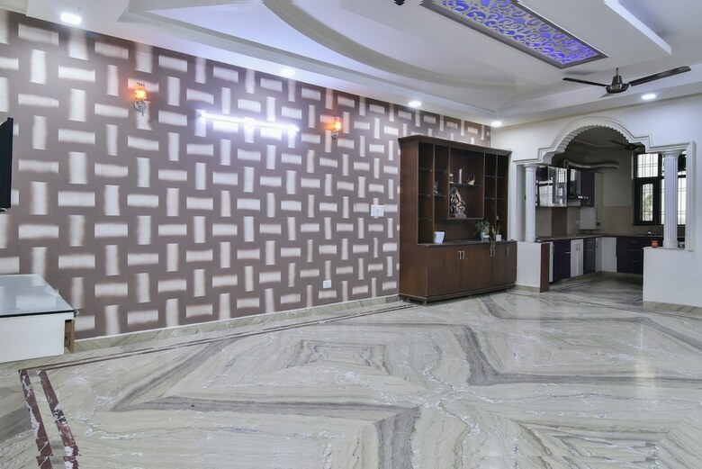 Hotel Oyo 23628 Greno House