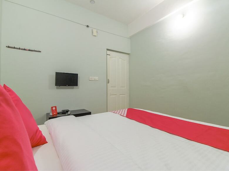 Hotel Oyo 18667 Harry Inn